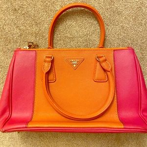 Auth Prada Galleria Medium Saffiano bag (no strap)